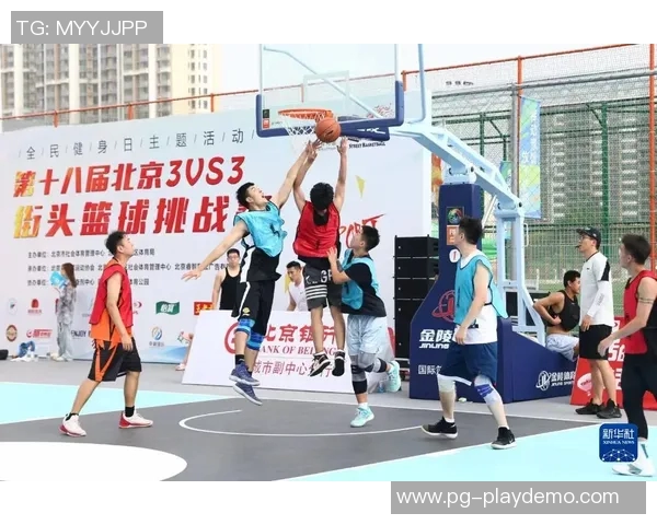 姚明与朱丹携手投篮挑战展现篮球魅力与运动精神