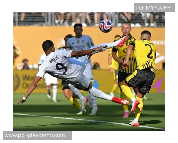 皇马友谊赛大胜曼城神奇扑救瞬间引发全场狂欢战术解析