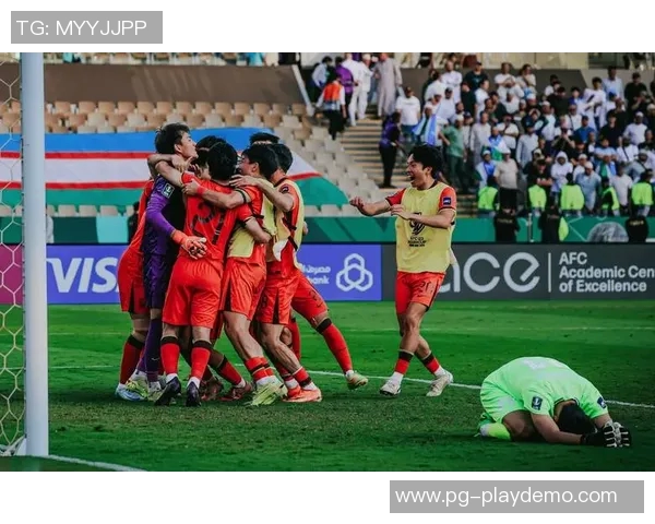 中超激战切尔西与多特蒙德握手言和绝杀瞬间引发全场热烈反响 中超激战切尔西与多特蒙德握手言和绝杀瞬间引发全场热烈反响