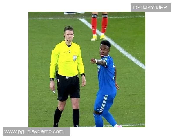 中超赛场惊现冷门本菲卡逆转那不勒斯引发争议判罚热议