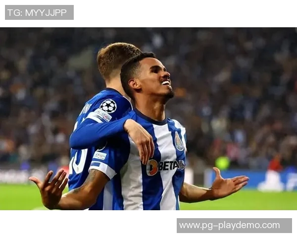 世界杯波尔图与巴萨激战成平局转会传闻引发热议全场沸腾