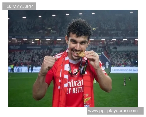 巴黎圣日耳曼逆转本菲卡帽子戏法引爆全场激情赛后点评解析